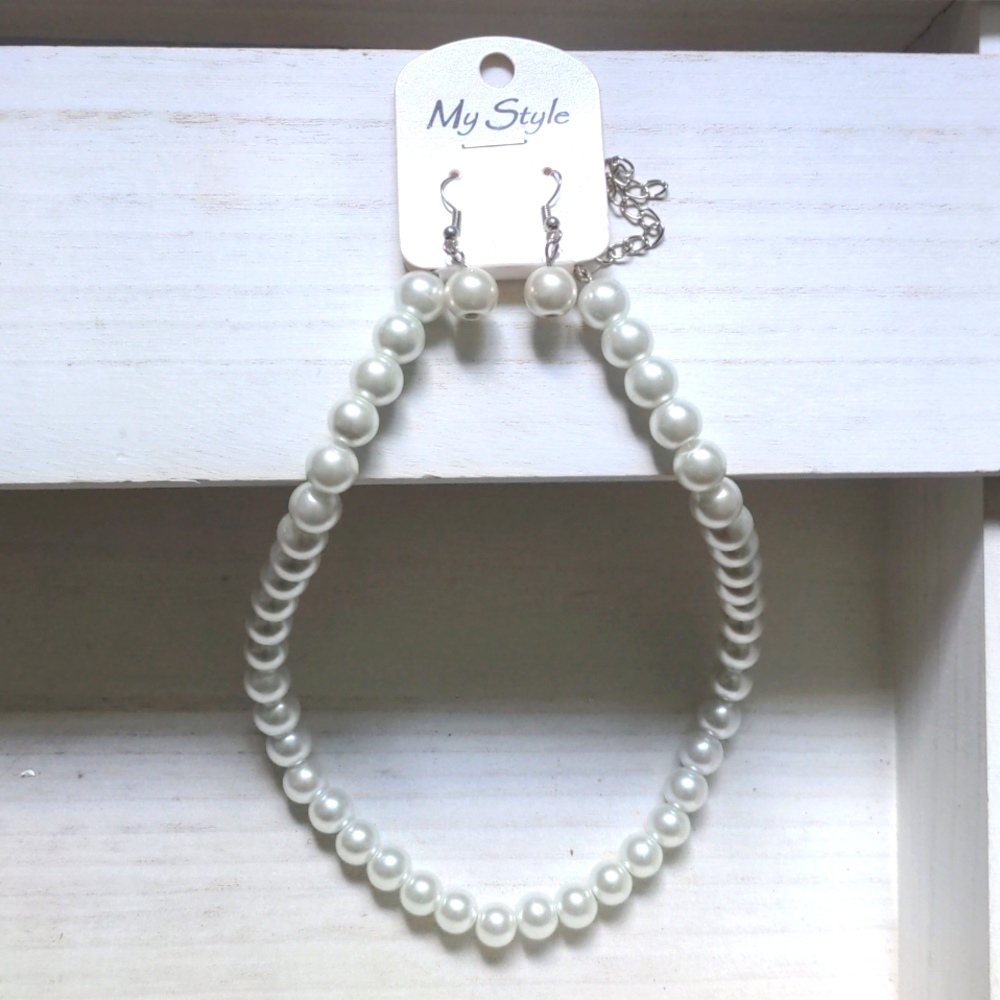 Pearl Necklace and Drop Earrings, white, 16" necklace